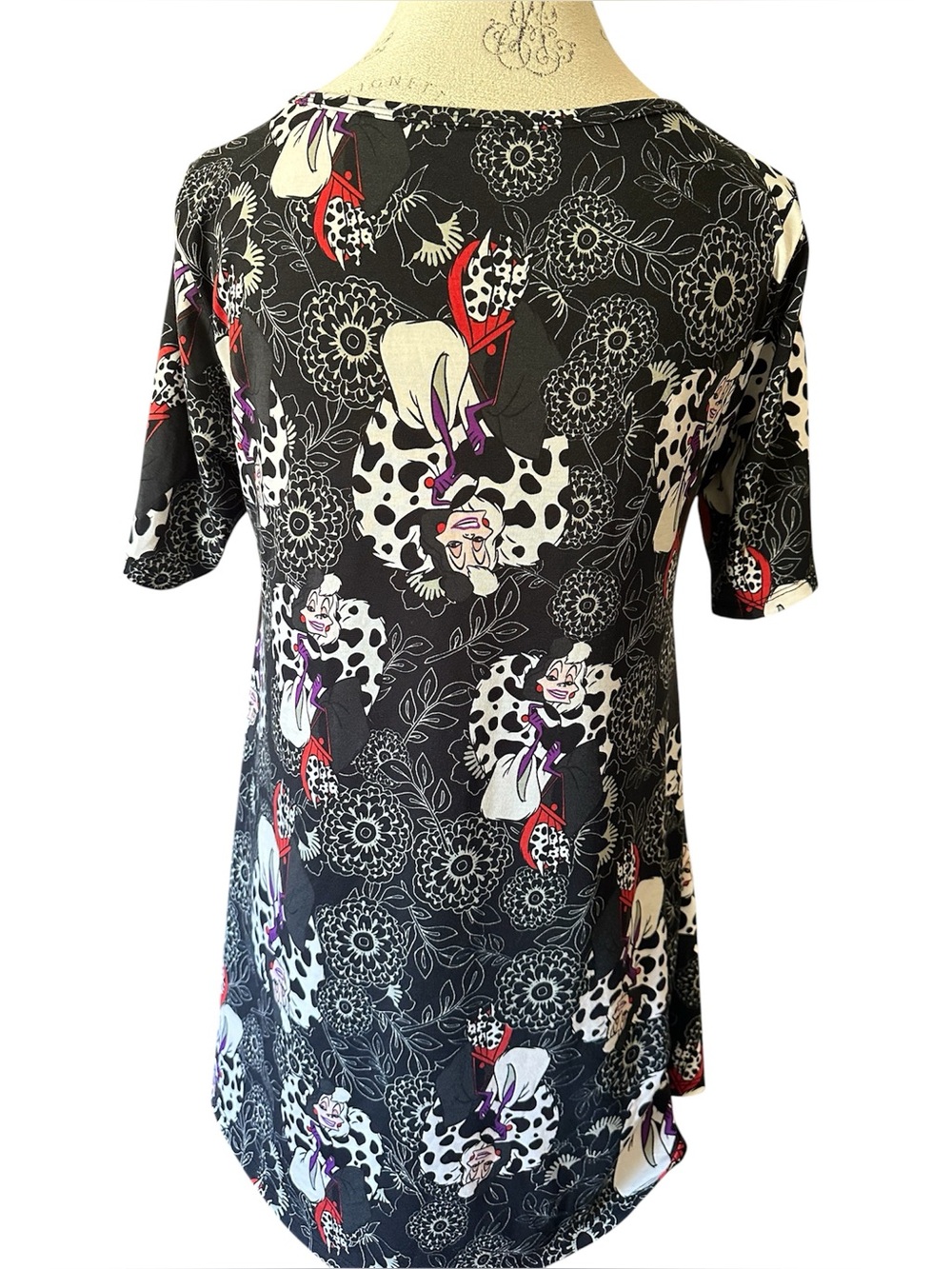 LuLaRoe Disney Cruella De Vil tunic perfect Tee 101 Dalmatians Villians small
